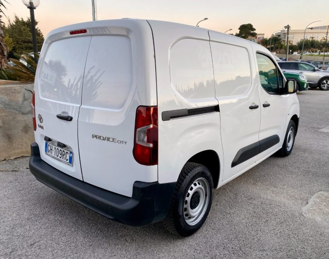TOYOTA Proace City usata, con Autoradio