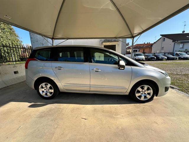 PEUGEOT 5008 usata, con Boardcomputer