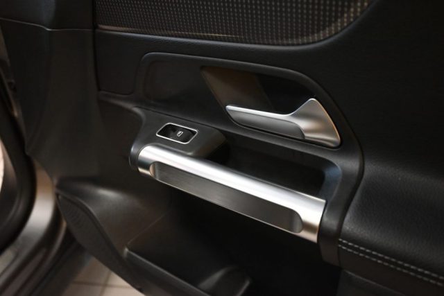 MERCEDES-BENZ GLB 180 usata 56