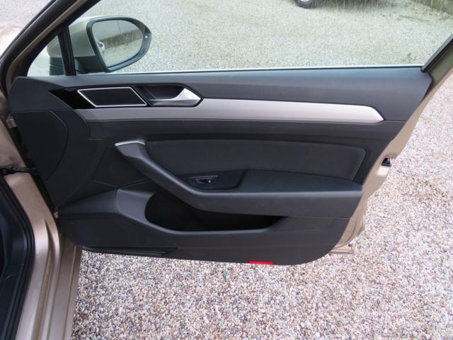 VOLKSWAGEN Passat Variant usata 21