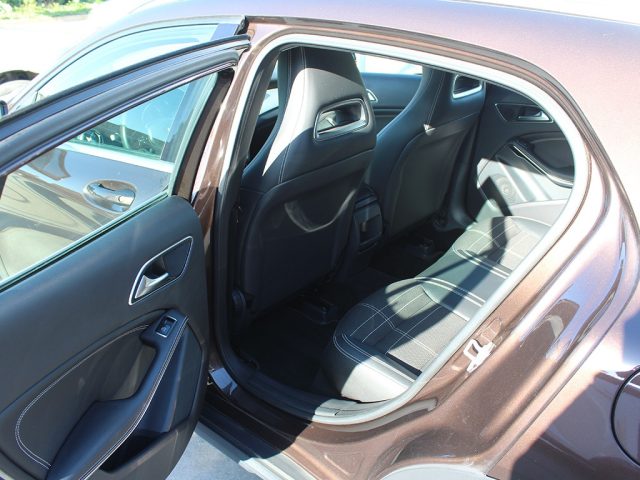 MERCEDES-BENZ GLA 180 usata, con Volante in pelle