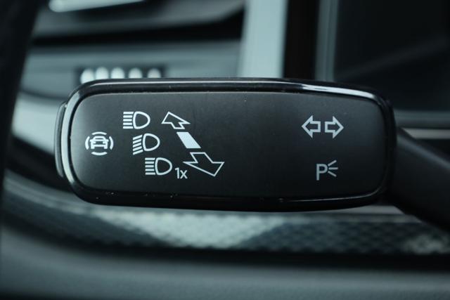 VOLKSWAGEN Taigo usata, con Luci diurne