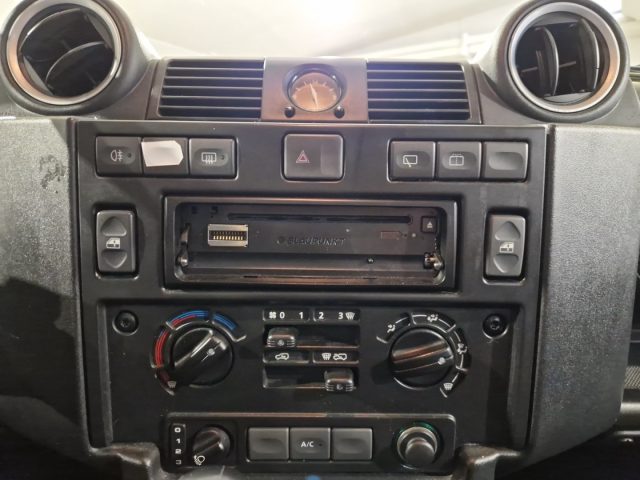 LAND ROVER Defender usata 18