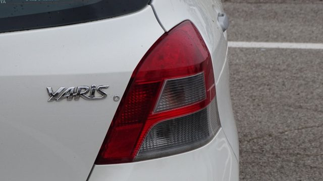 TOYOTA Yaris usata 25