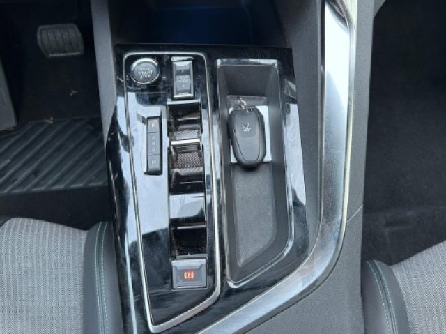 PEUGEOT 5008 usata, con Isofix