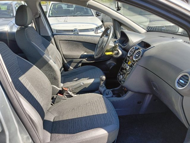 OPEL Corsa usata, con Sedile posteriore sdoppiato