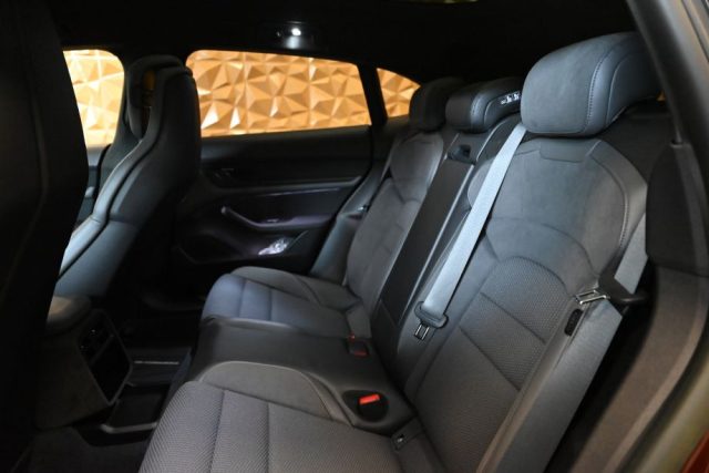 PORSCHE Taycan usata 25