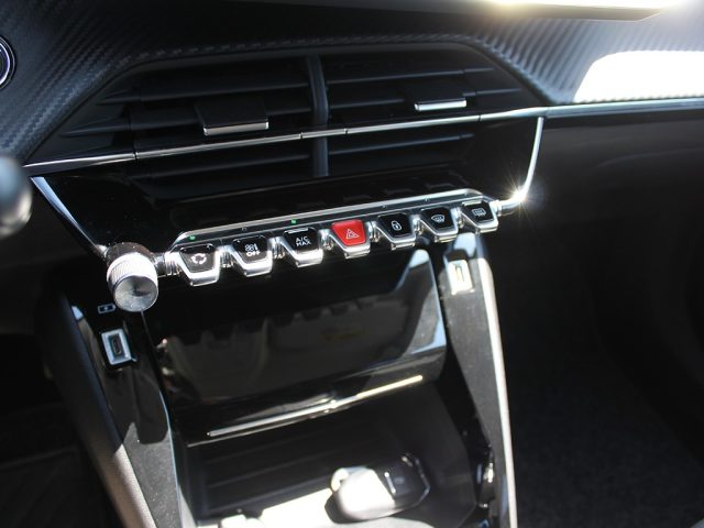 PEUGEOT 2008 usata, con Bluetooth