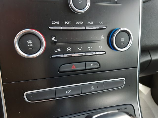 RENAULT Scenic usata, con Controllo automatico clima