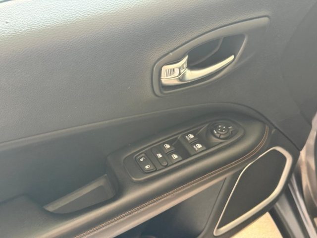 JEEP Compass usata, con Autoradio digitale