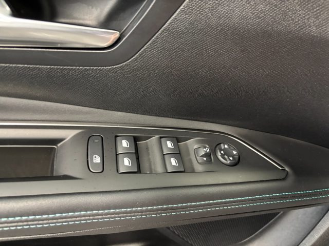 PEUGEOT 5008 usata, con Volante multifunzione