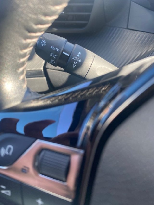 PEUGEOT 2008 usata, con Volante in pelle