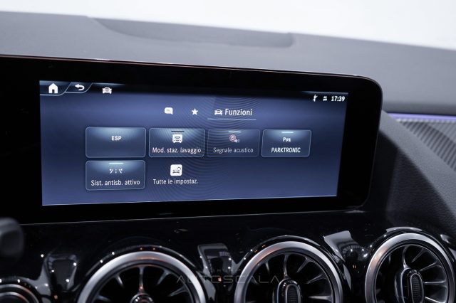 MERCEDES-BENZ GLA 200 usata, con Fari LED