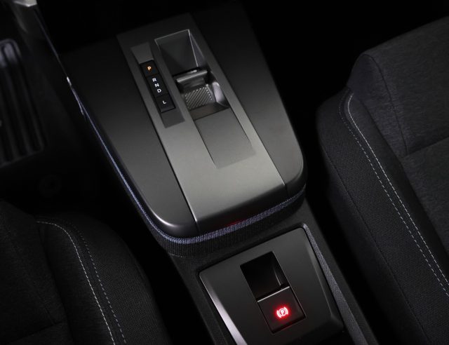 OPEL Frontera usata, con Bluetooth