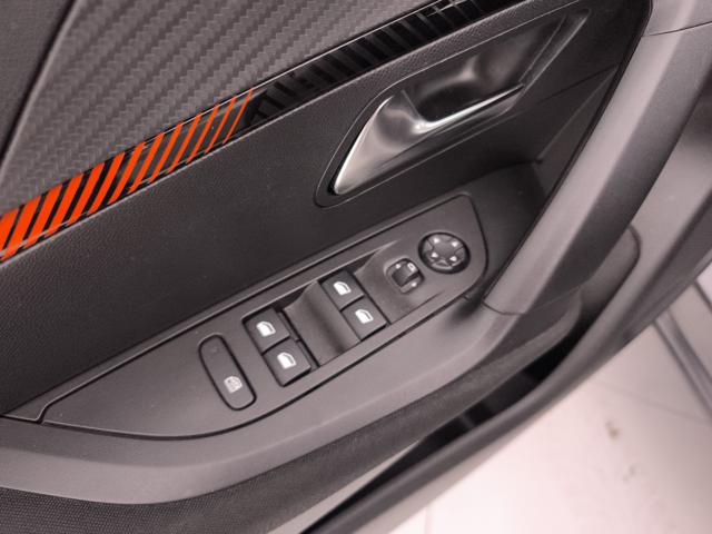 PEUGEOT 2008 usata, con Fari LED