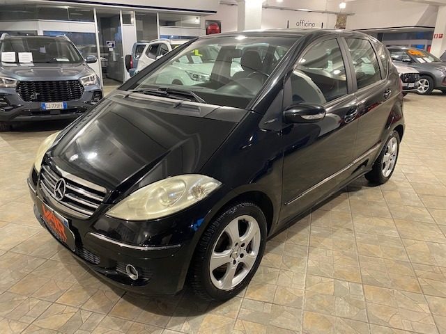 MERCEDES-BENZ A 200 usata, con Sedile posteriore sdoppiato