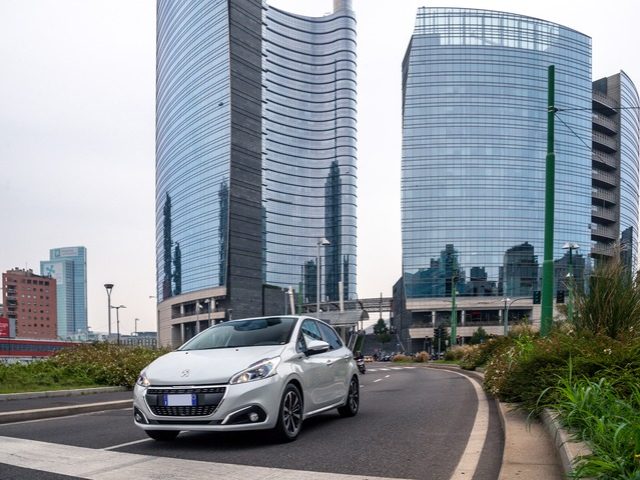 PEUGEOT 208 usata, con ABS