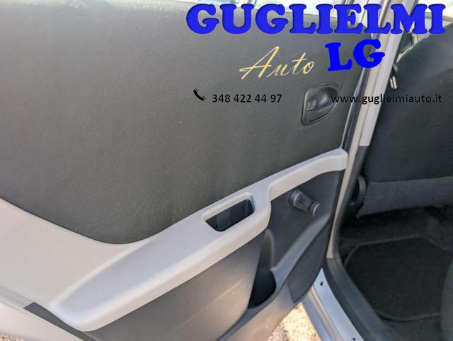 TOYOTA Yaris usata, con Sound system