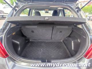 TOYOTA Yaris usata 18