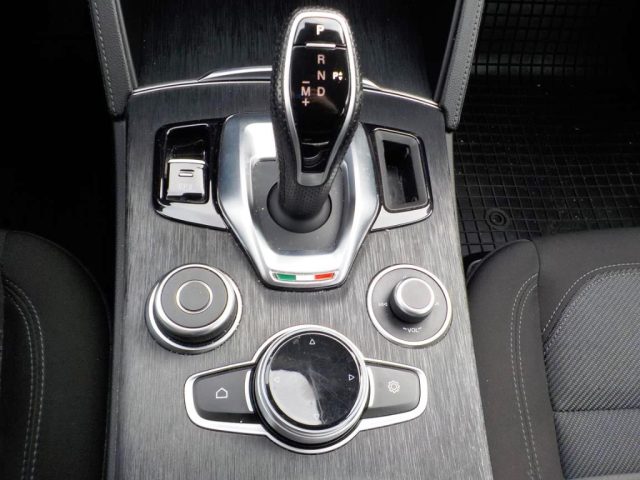ALFA ROMEO Stelvio usata, con Specchietti laterali elettrici