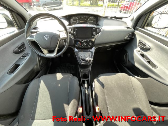 LANCIA Ypsilon usata, con USB