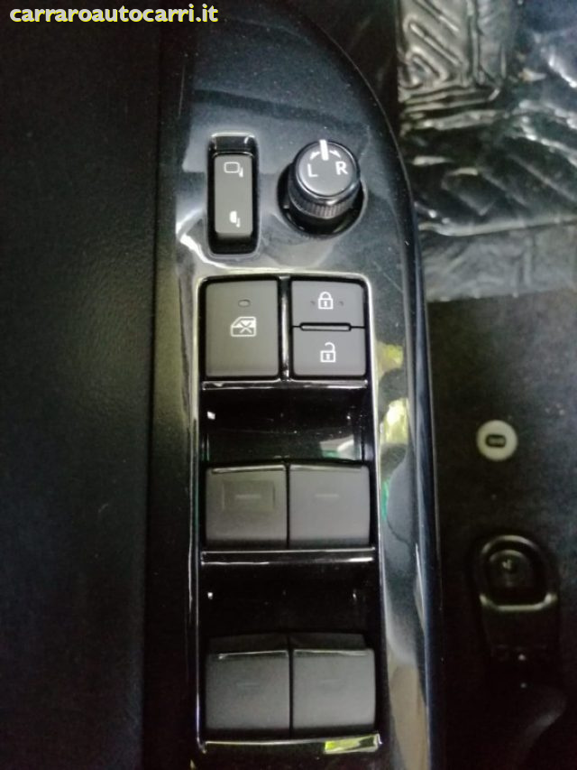 TOYOTA Hilux usata, con USB