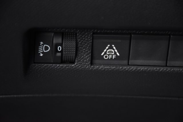 PEUGEOT 208 usata, con Volante in pelle