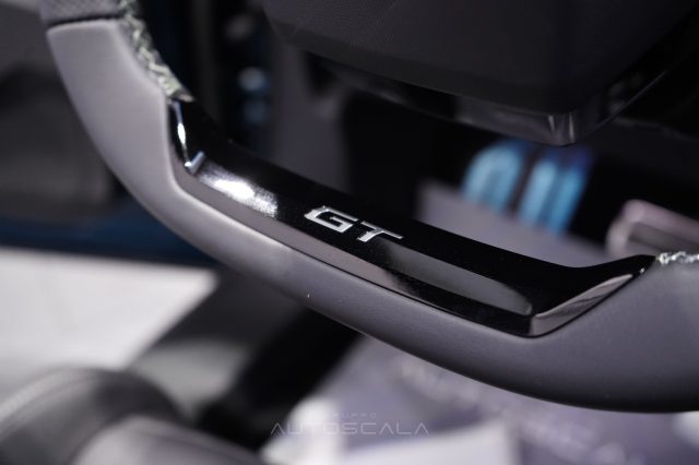PEUGEOT 3008 usata, con USB