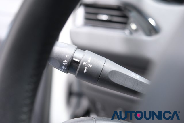 PEUGEOT 208 usata, con Sensori di parcheggio posteriori