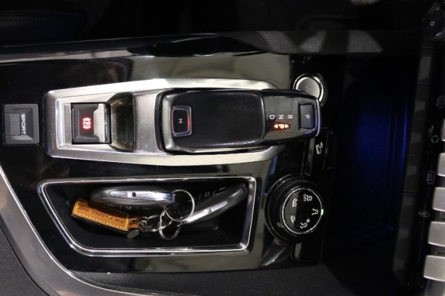 PEUGEOT 5008 usata, con Sistema di navigazione