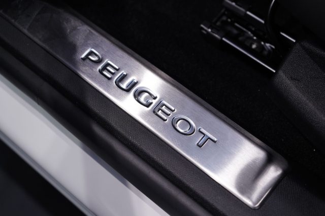 PEUGEOT 3008 usata, con Apple CarPlay