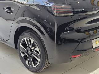 PEUGEOT 208 usata, con Autoradio