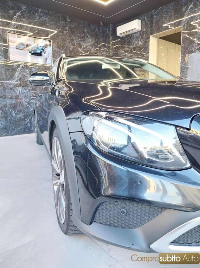 MERCEDES-BENZ E 220 usata 30