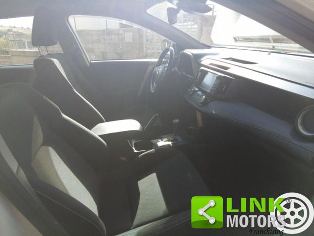 TOYOTA RAV 4 usata, con Sedile posteriore sdoppiato