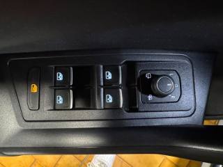 VOLKSWAGEN T-Roc usata, con Sedile posteriore sdoppiato