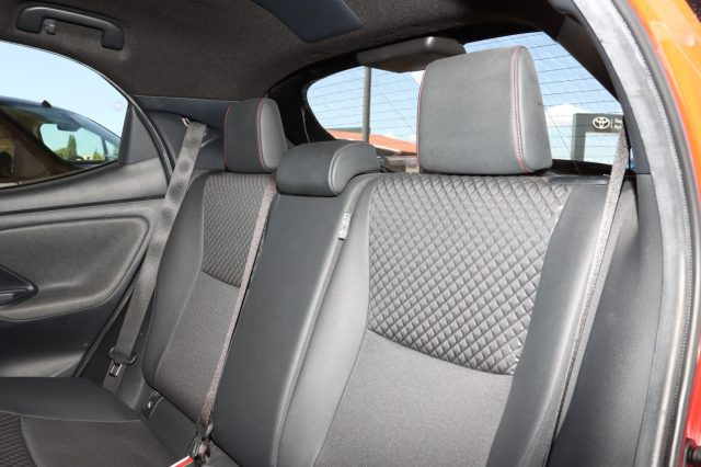 TOYOTA Yaris usata, con Specchietti laterali elettrici