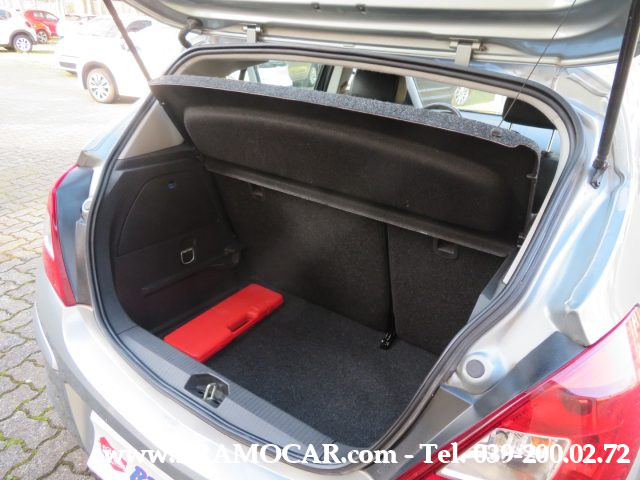 OPEL Corsa usata, con Pneumatici estivi