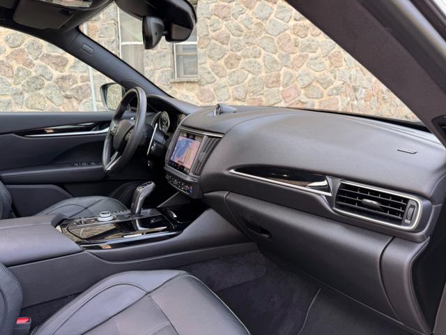 MASERATI Levante usata, con Tettuccio apribile