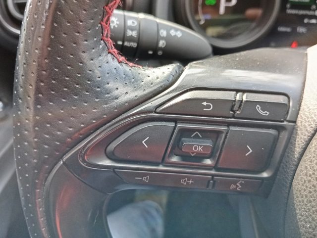 TOYOTA Yaris usata, con Bracciolo