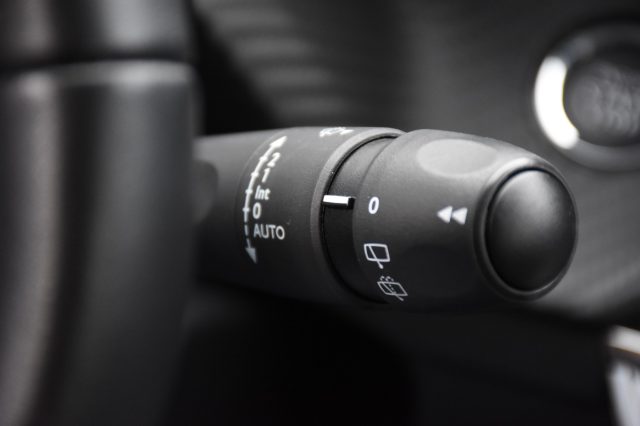 PEUGEOT 2008 usata, con Leve al volante
