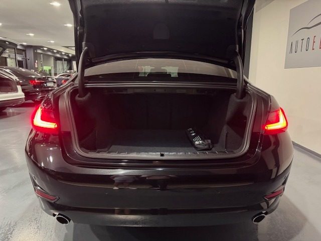 BMW 318 usata, con Touch screen