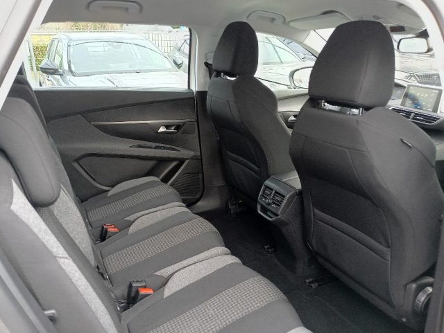 PEUGEOT 5008 usata, con Touch screen
