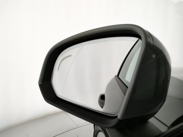 VOLVO XC40 usata, con Volante in pelle