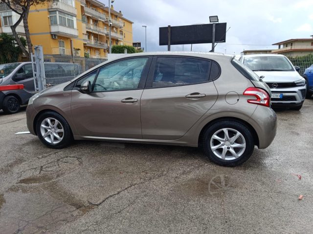 PEUGEOT 208 usata, con Autoradio