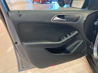 MERCEDES-BENZ B 180 usata, con Volante multifunzione