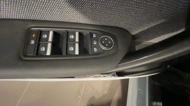 RENAULT Captur usata, con Volante in pelle