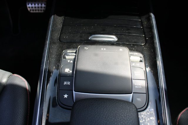 MERCEDES-BENZ GLB 200 usata, con Volante in pelle