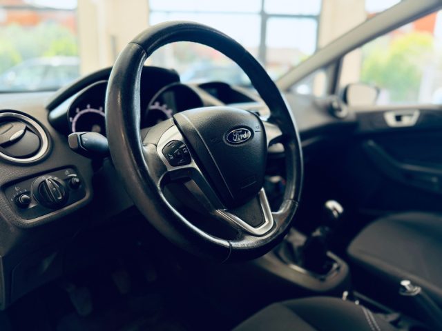 FORD Fiesta usata, con Specchietti laterali elettrici