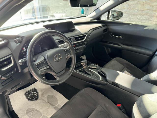 LEXUS UX 250h usata, con Autoradio digitale