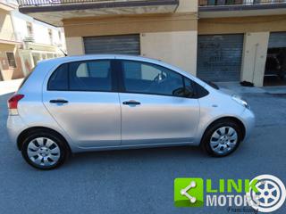 TOYOTA Yaris usata 12